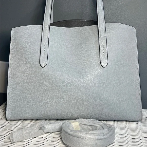 Coach Charlie Carryall - Picture 6 of 17